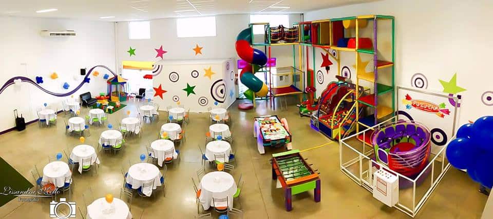 Chá de bebê em buffet infantil: espaço para adultos e crianças